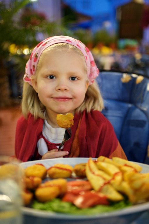 Emma ravintolassa illallisella
